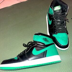 Jordan 1 Retro Pine Green